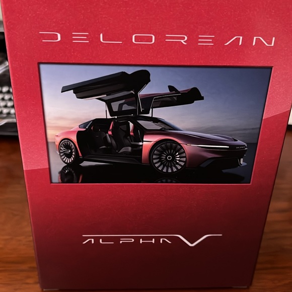 HOT WHEELS DELOREAN DMC -12 CAR COLLECTIBLE - Picture 5 of 9